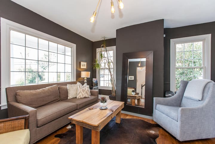 Historic Victorian Home Near Aston Park - Asheville, NC