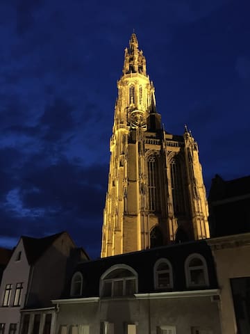 Private room & Cathedral view in historic old town