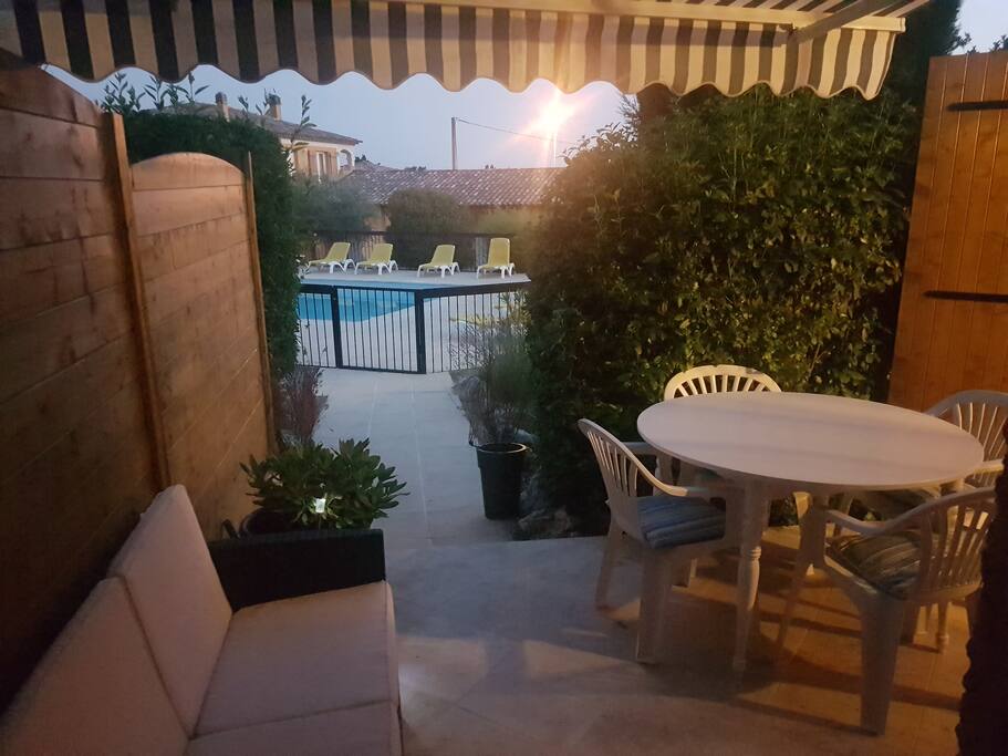Terrasse côté piscine