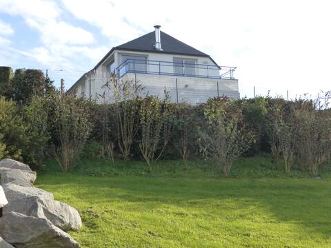 Successful Airbnb property: Very nice cottage with sea view near beaches in Saint Cast Le Guildo