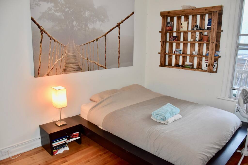 Room 2 - Chambre 2 (queen)