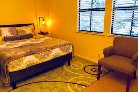 Bright & Private Room Near SB Bowl and East Beach