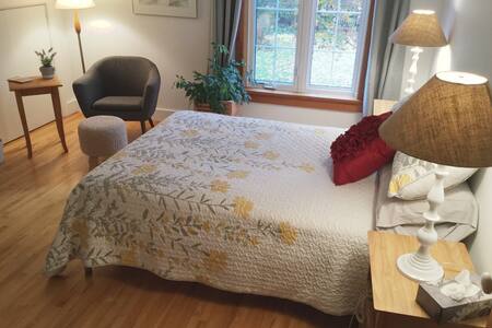 Garden view bedroom in Thornbury