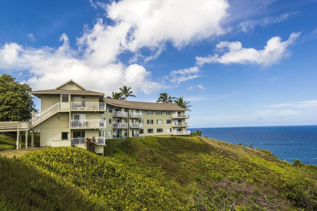Exterior of oceanfront Alii Kai I Condos.
