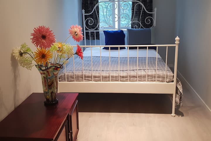 Private room in the heart of Oslo (Breigata)