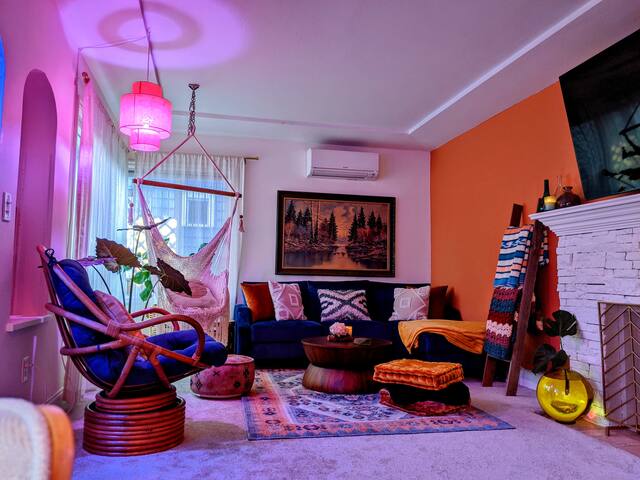 Sunstone House – Stylish 2 BR – Best Part of Town gallery image 3