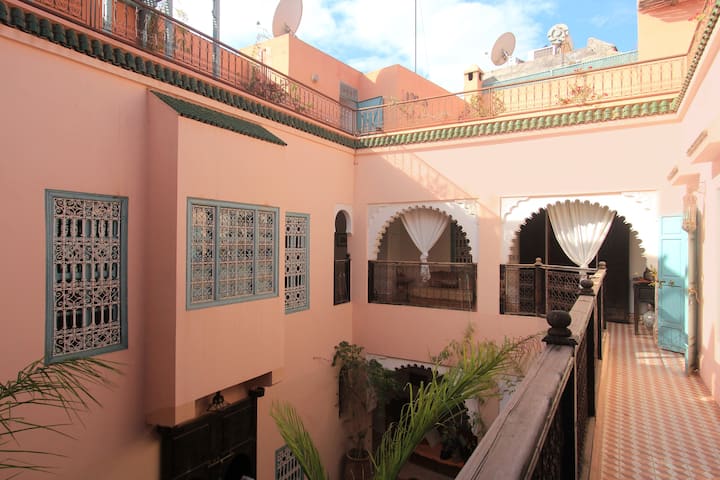 Authentic Art Déco Riad Nakhil ideal for groups