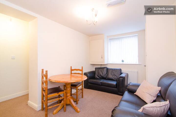 5 bed house close to Uni. Sleep 11 gallery image 5