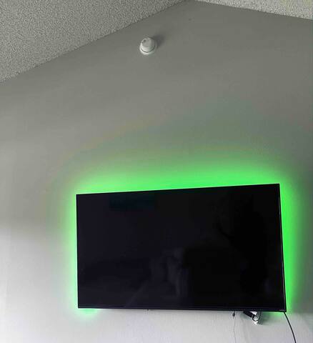 Lovely two bedroom 2 bath With balcony lake view. gallery image 5