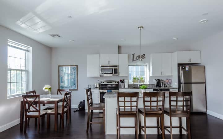 2bed/2bath Apt at Waltham Landing. Corner Unit