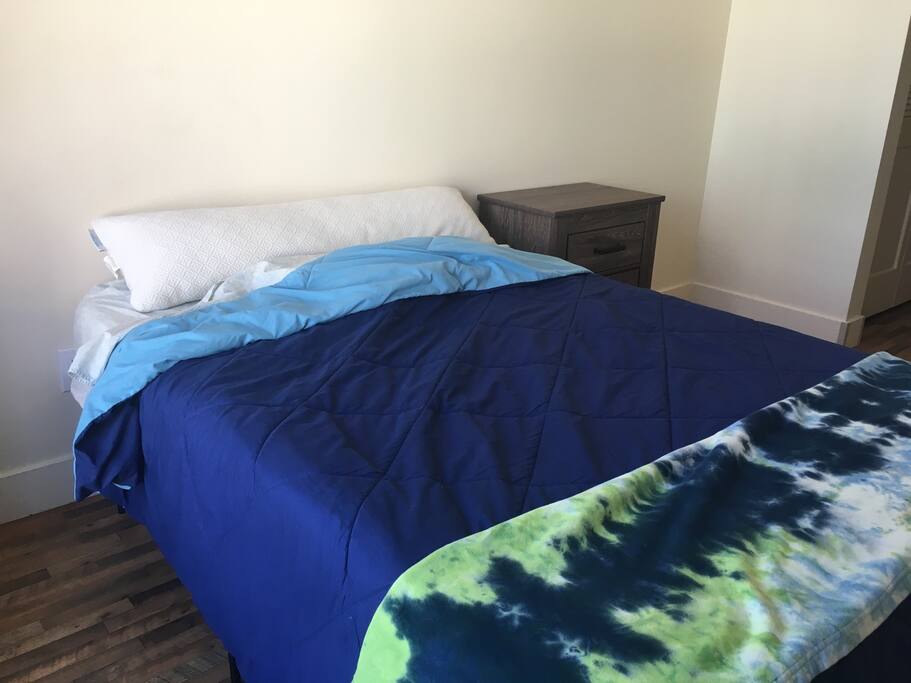 Full size bed
