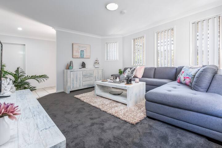 Kidman Place – Spacious Luxury+ Free Wi-Fi + Wine gallery image 4