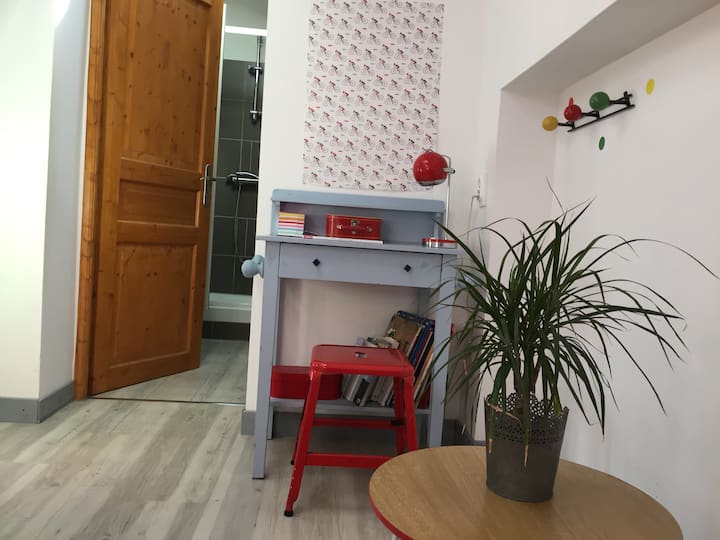 Pequeño escritorio por aquí lectura