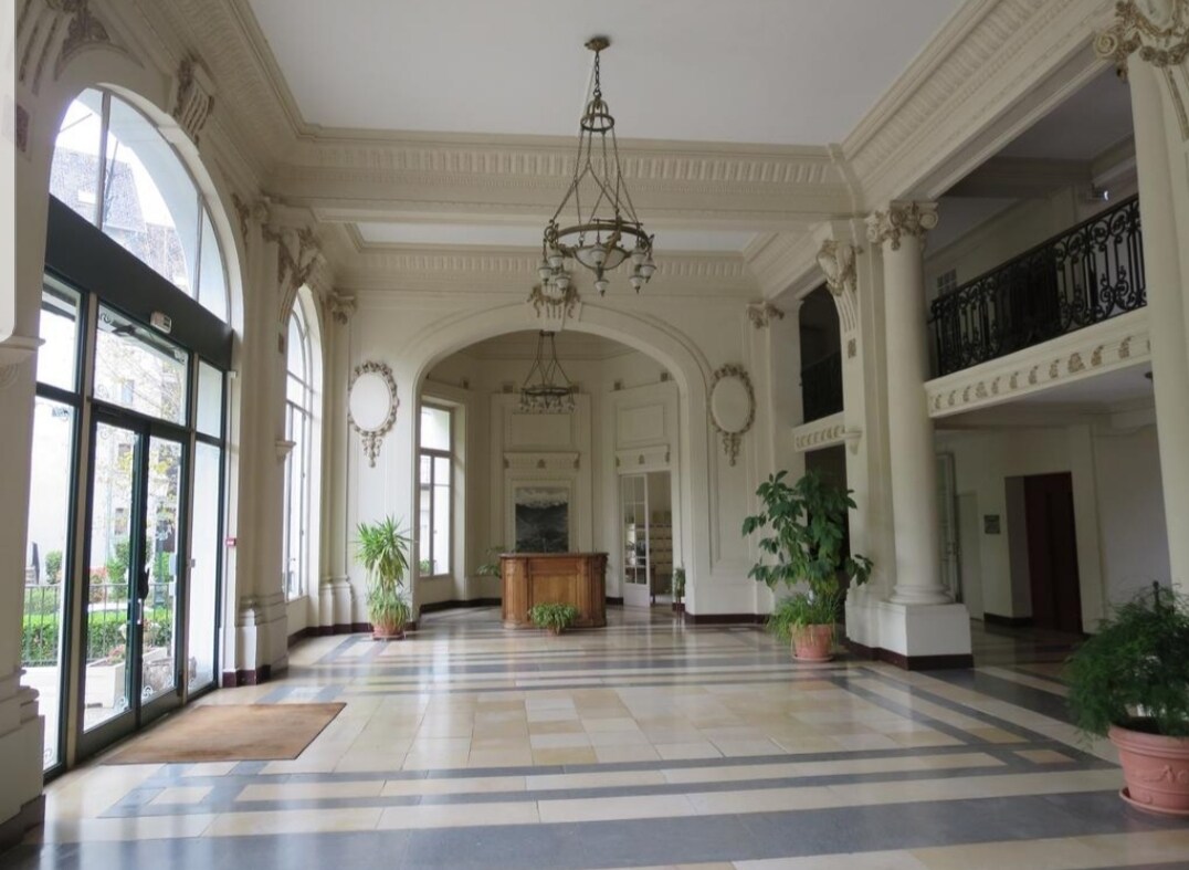 Top Airbnb: "Pyrénées Palace" quiet studio in the heart of the city à Bagnères De Luchon