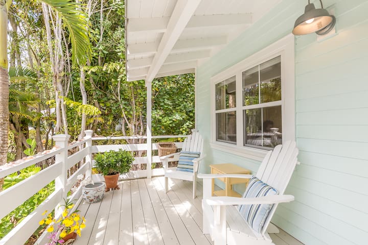 Sanibel Island Cottage w/Sun Porch and Gourmet Kitchen