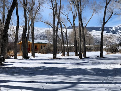 Cabin on the Wind River-Sledders welcome!