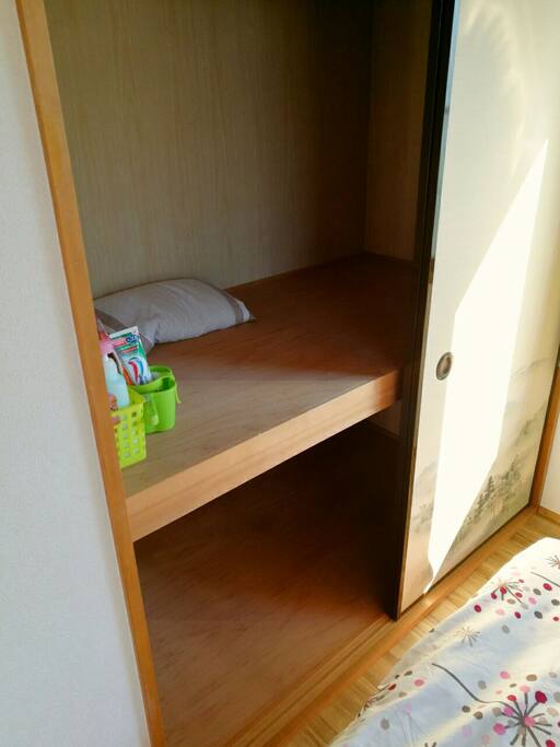 押し入れです。荷物を保管できます。