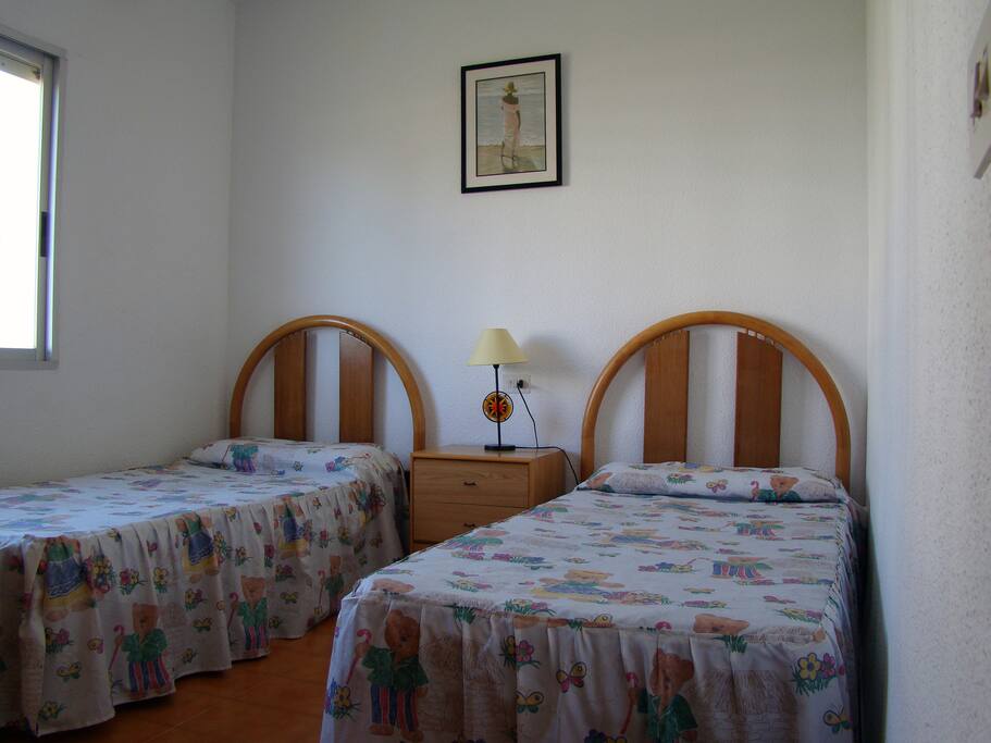 Dormitorio con 2 camas
