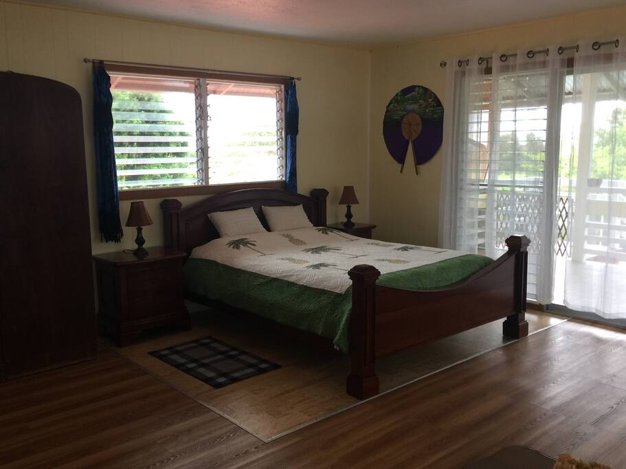 Queen bed