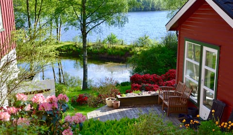 Successful Airbnb property: Idyllic house by the lake close to Preikestolen. in Strand