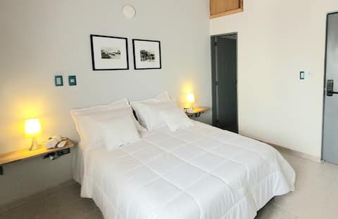Room #1 Luxury within walking distance CC San Silvestre