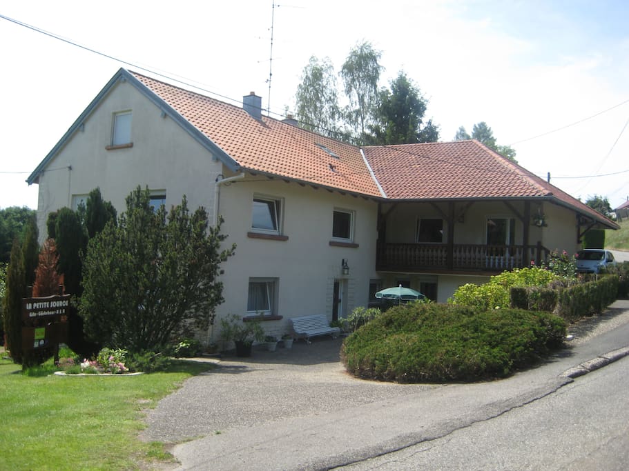 La Maison (le gîte sur l'aile droite en duplex)