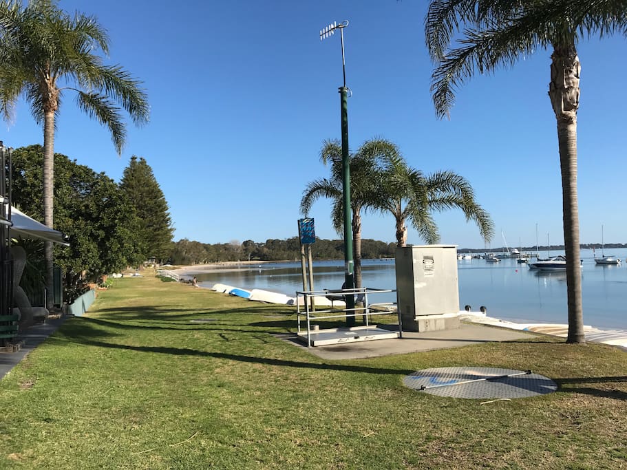 Grassy beach front, chess tables, kayak hire, quiet and secluded