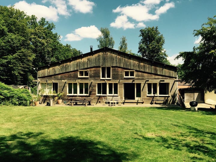 Wonderful Forest House 40 minutes from Paris