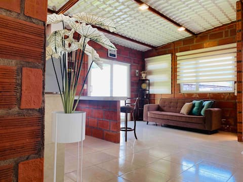 Independent House “Villa Santa Fé” + Internal Garage