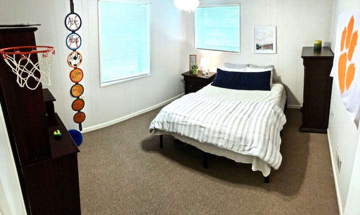 带标准双人床的客房 