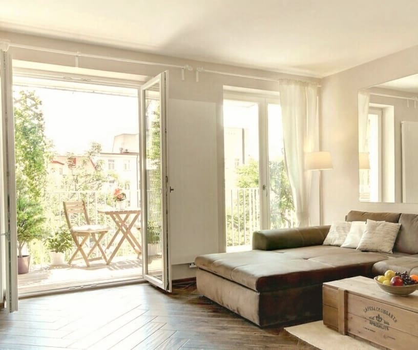 Very bright living room with balcony, facing the courtyard..