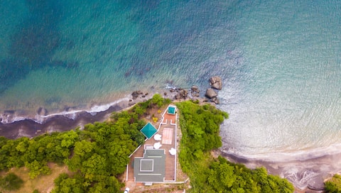 Between Heaven and SeaThe Three Palms Beach Villa