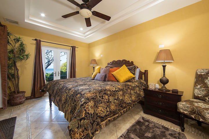 dormitorio principal
cama tamaño king