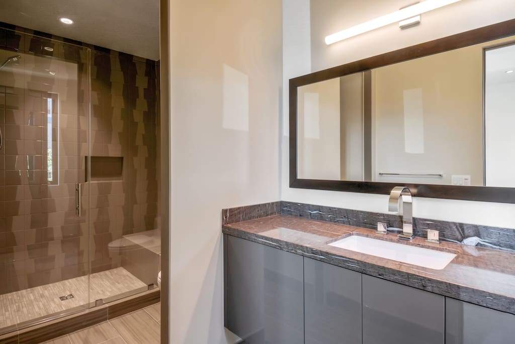 Natural stone finishes throughout bathrooms