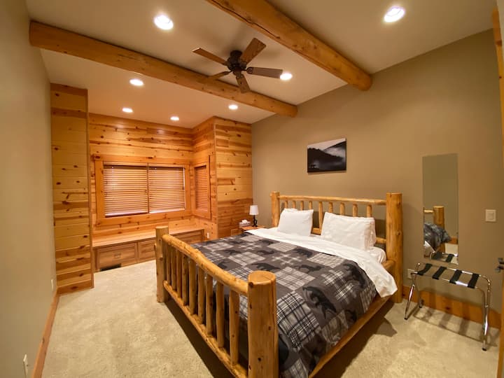 ห้องนอน #2 พร้อมเตียงคิงไซส์ที่ชั้น 1