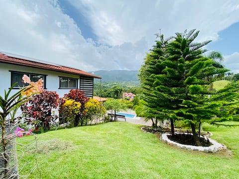 La Casita de Jara! 6BR + Jacuzzi.
