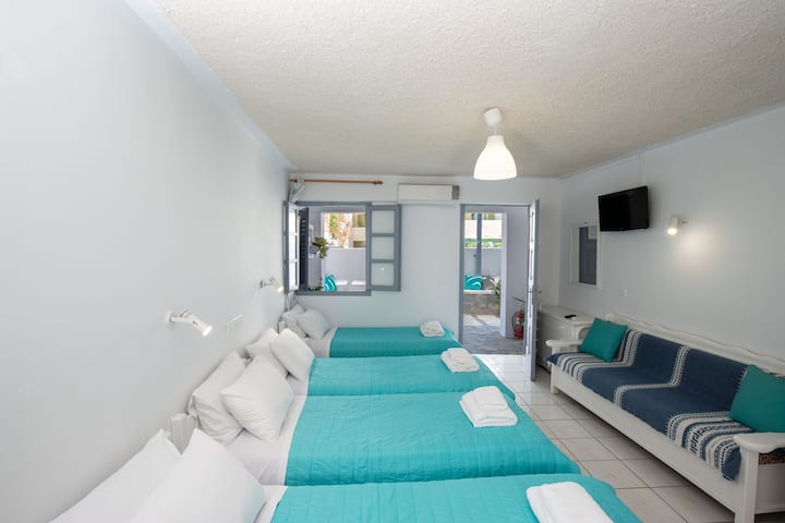 Studio private 1min. from the sea