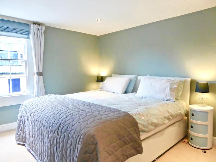 Dormitorio 2 con cama tamaño súper king (o camas individuales opcionales).