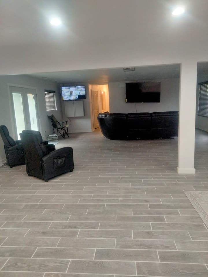 Cheerful 4 Bedroom Home With Plenty Of Space! - Deep River Waterpark, Crown Point