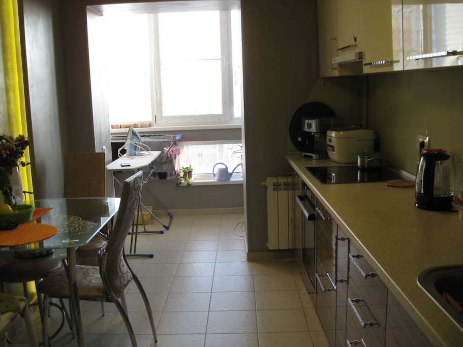 Kitchen: balcony, with morning sunshine. For guests: electric kettle, coffeemaker, toaster, stove. Iron. Fridge. Bottled water. A set of products, organic for the duration of your stay. If you have an allergy, we will arrange the right set of products for you. Highchair for a child.
Кухня: Объединенная лоджия, с утренним рассветом. Для гостей: электро чайник, кофеварка, тост, плита. Утюг. Холодильник. Бутилированная вода. Набор продуктов, органики на время проживания. Если вы аллергик сообщите, мы подберем вам нужный набор продуктов. Стульчик для ребенка.