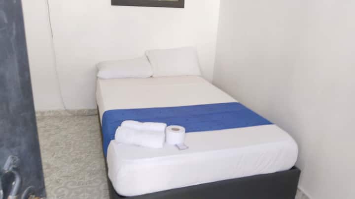 Habitación con cama doble