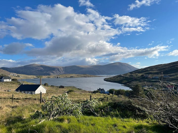 Number 6 - Harris cottage with sea view & hot tub