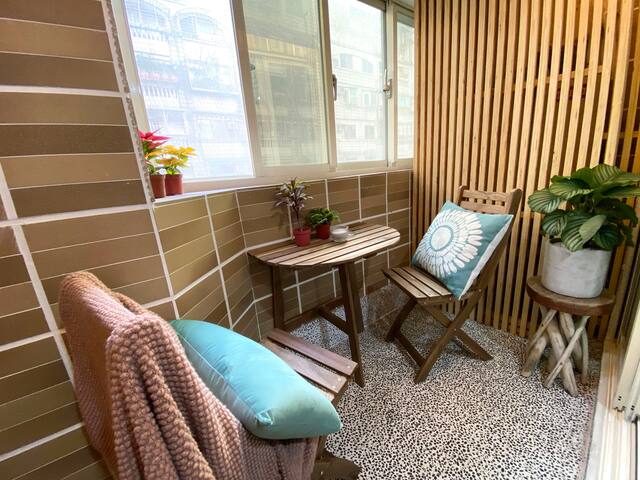 西門私寓-明。西門站5分鐘，3房-2衛-2陽台3BR-2BA-2BALC 8人 gallery image 3