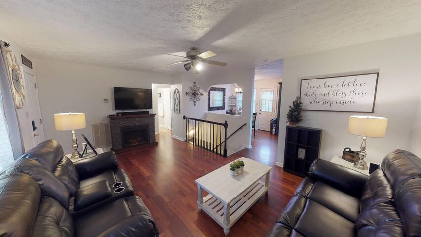 ⭐ NEW ⭐  4 Bedroom - Cozy Smoky Mountain Getaway!