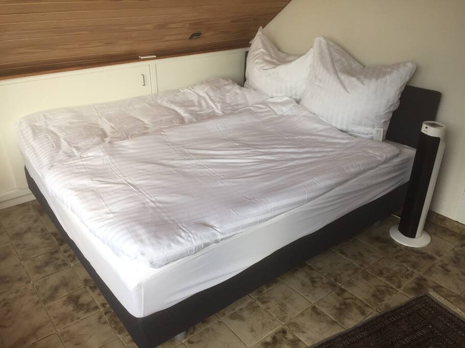 Boxspringbett der Extraklasse nebst Kühlturm