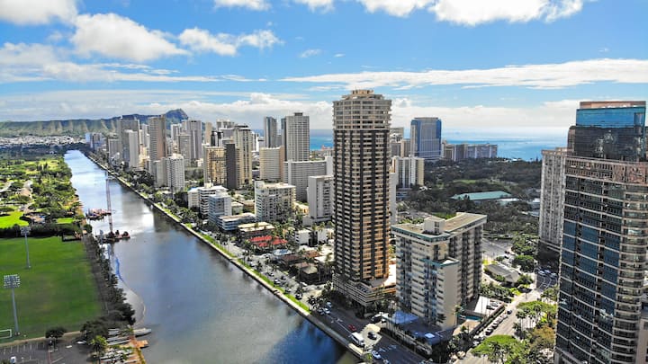 Convenient Family Stay In Honolulu With Parking - Honolulu, HI