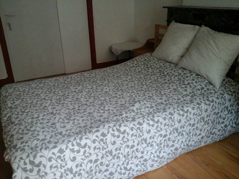 normal bed for 2 persons