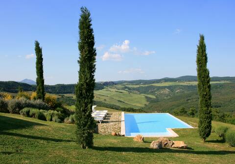 Magnificent Tuscan Villa, amazing interiors & view