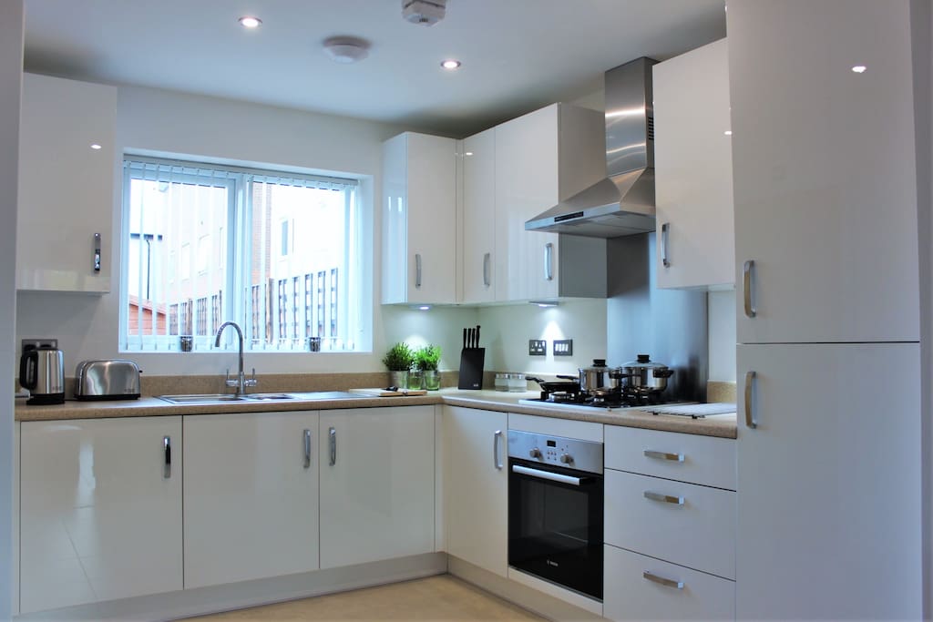 Homely kitchen with full cooking facilities including a microwave, Kettle and toaster