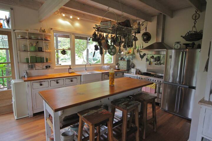 Secluded Bush Retreat gallery image 2